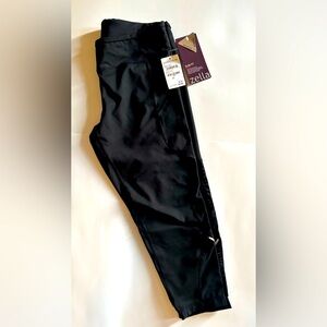NWT women’s Zella Slim fit Cropped black legging size Large